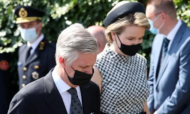 Queen Mathilde wore a houndstooth dress from Carolina Herrera. Crown Princess Elisabeth and Princess Delphine