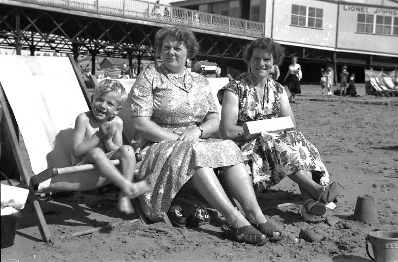 The ’50s British Beach Life Through Fascinating Photos ~ Vintage Everyday