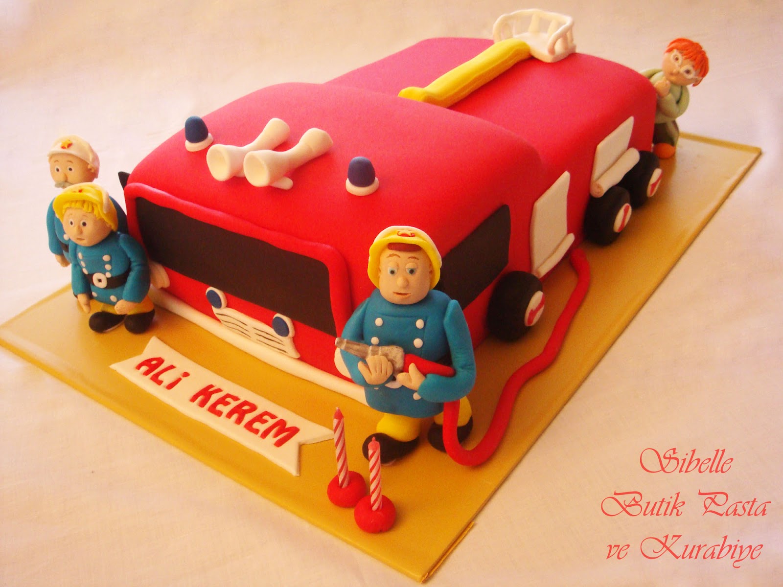 İTFAİYECİ SAM (FIREMAN SAM) PASTASI (İTFAİYE ARABALI PASTA 1)