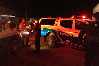 Marido leva surra da mulher ao chegar em casa e encontrar ela bebendo com vizinhos