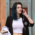 Bella Thorne Braless Foto 9