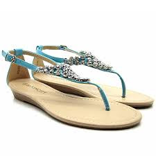 Tênis ou Sandália: Qual é o Calçado Ideal Para Aproveitar o Carnaval?