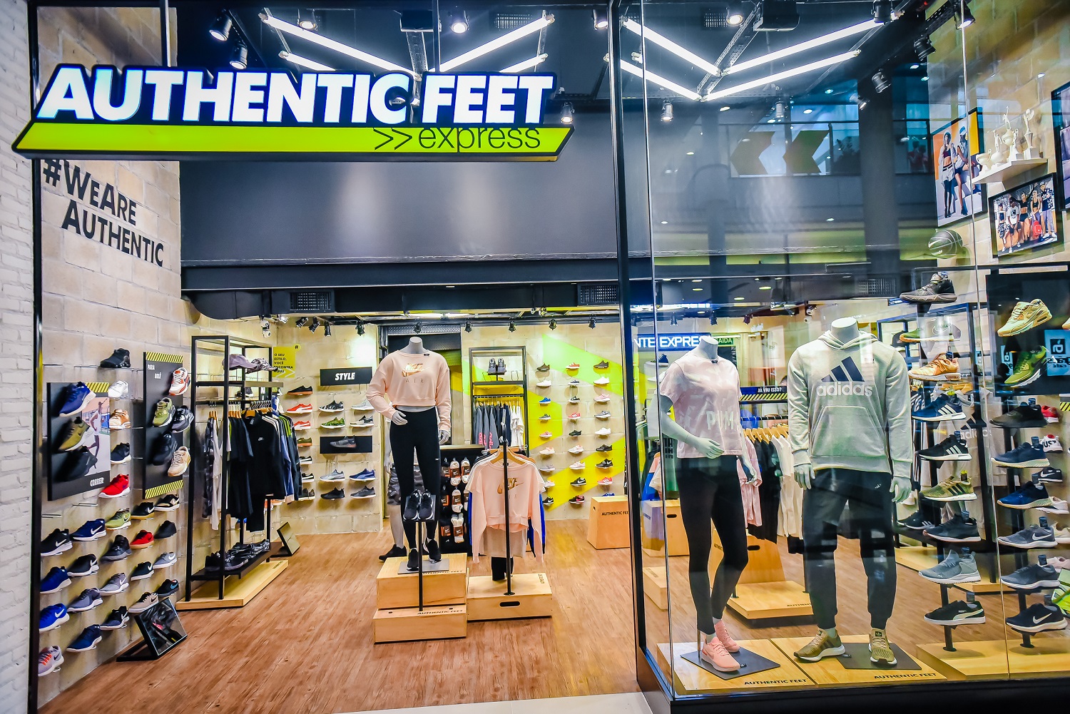 loja de tenis diferentes