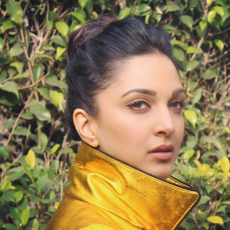 Kiara Advani keeps it 'Bold' be it Monochrome or Gold - Boxofficeindia