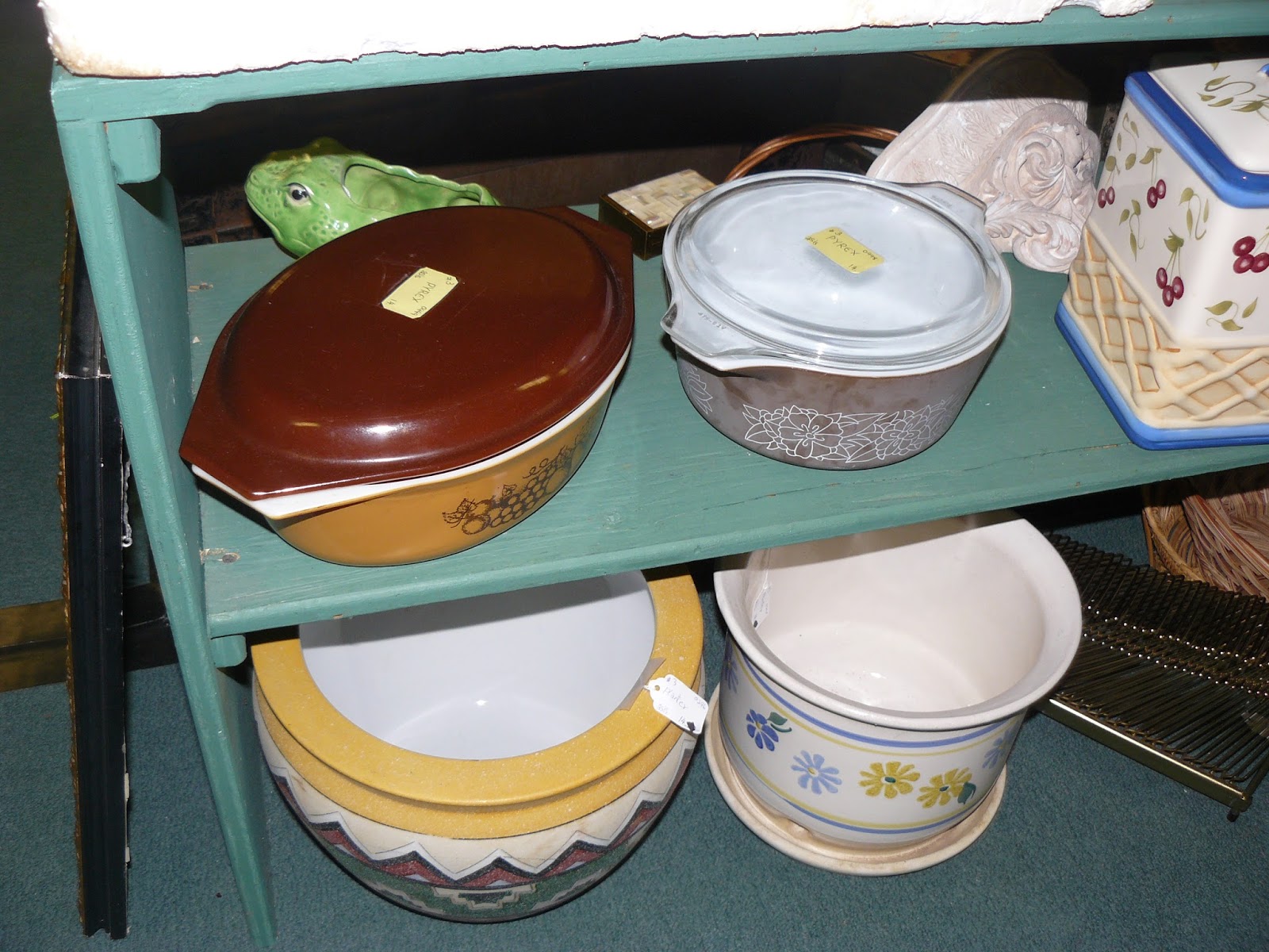 SCRANBERRY COOP Vintage Pyrex, Covered Casseroles, Hearts plus at