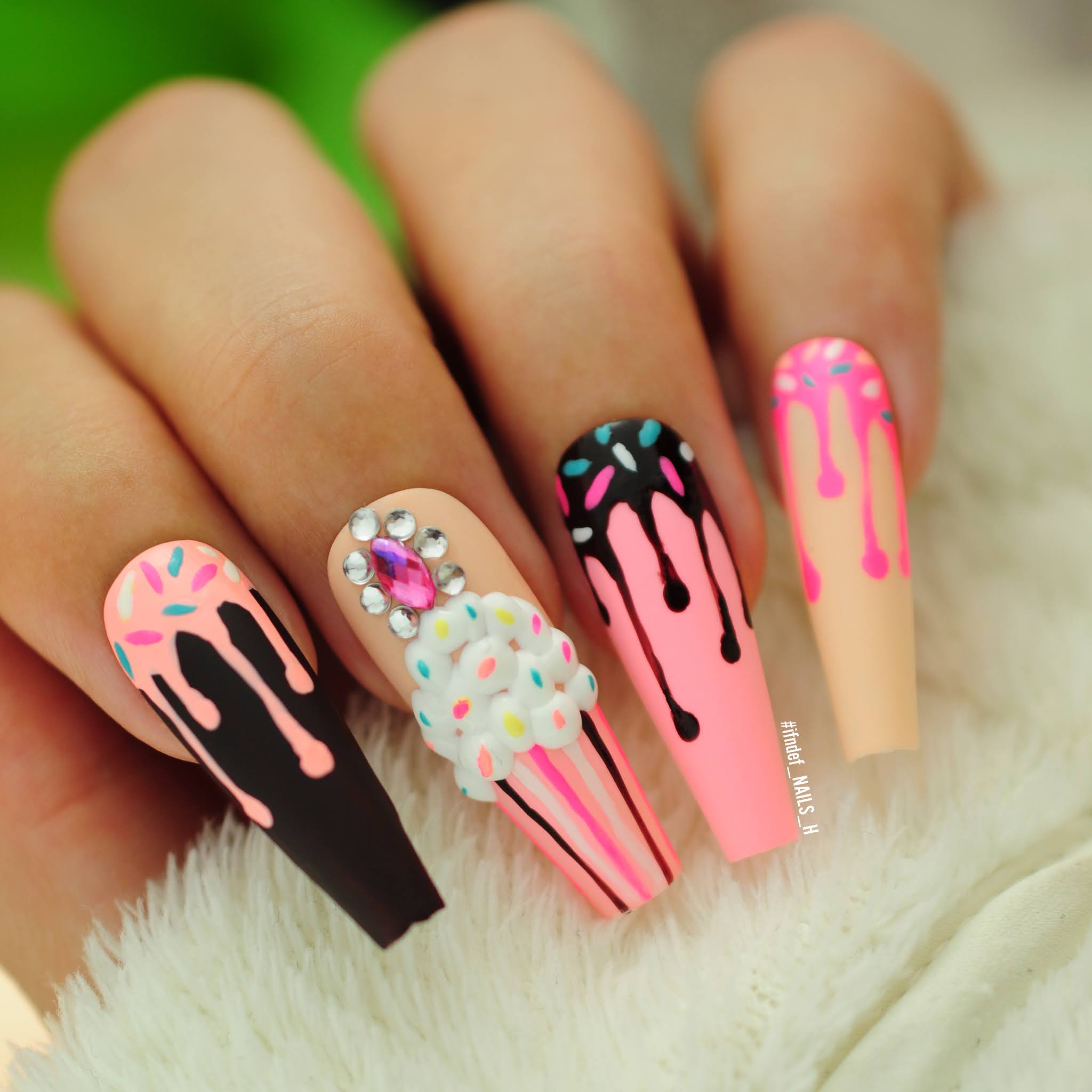 Ice cream Candy Brown, Pink Neon Ice Cream Drip Nails