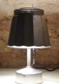 http://handbox.es/lampara-realizada-con-una-cafetera-italiana-lamp-made-out-of-an-italian-coffee-maker