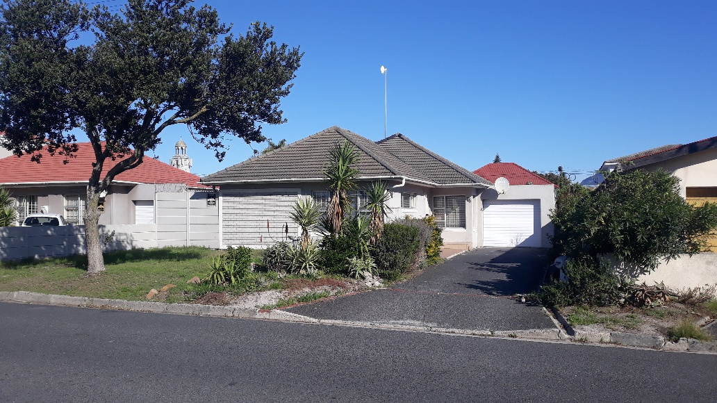 Houses for sale in Cape Town Prestigious Family Home on Perfect