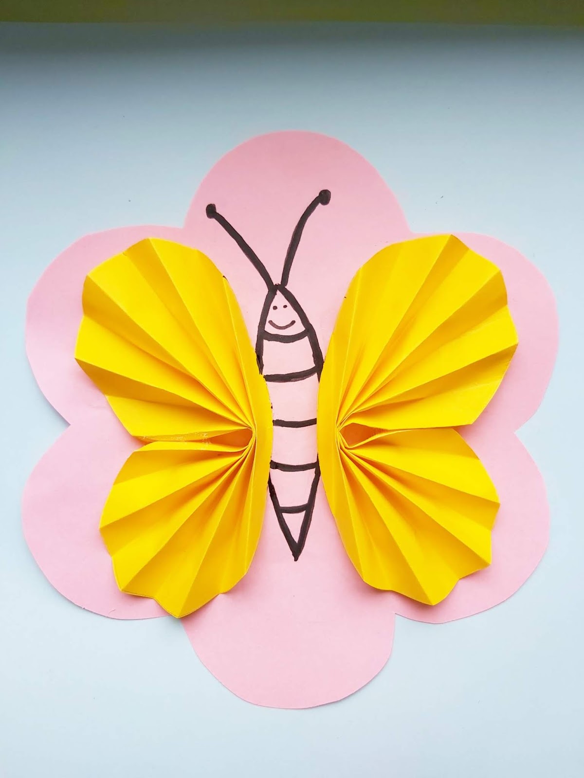zawsze-kreatywnie-praca-plastyczna-motylek-na-kwiatku