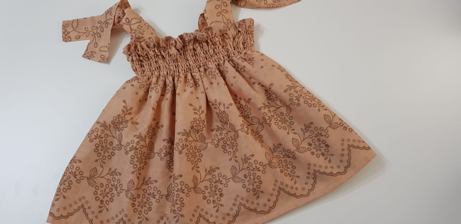 Kalıpsız Büzgülü Bebek Elbisesi Dikimi Kalıpsız Büzgülü Bebek Elbisesi Dikimi