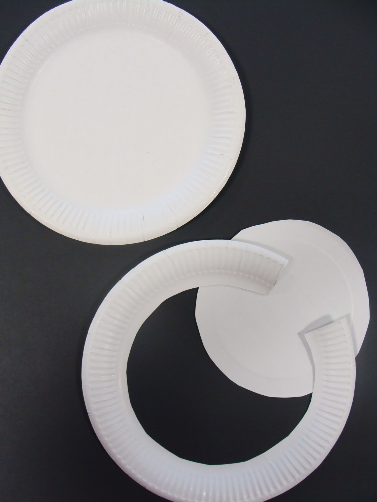 Once upon an Art Room Paper Plate Necklaces