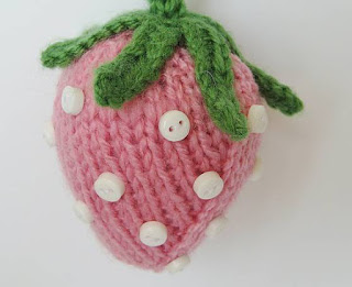 PATRON GRATIS FRESA AMIGURUMI DE PUNTO 794