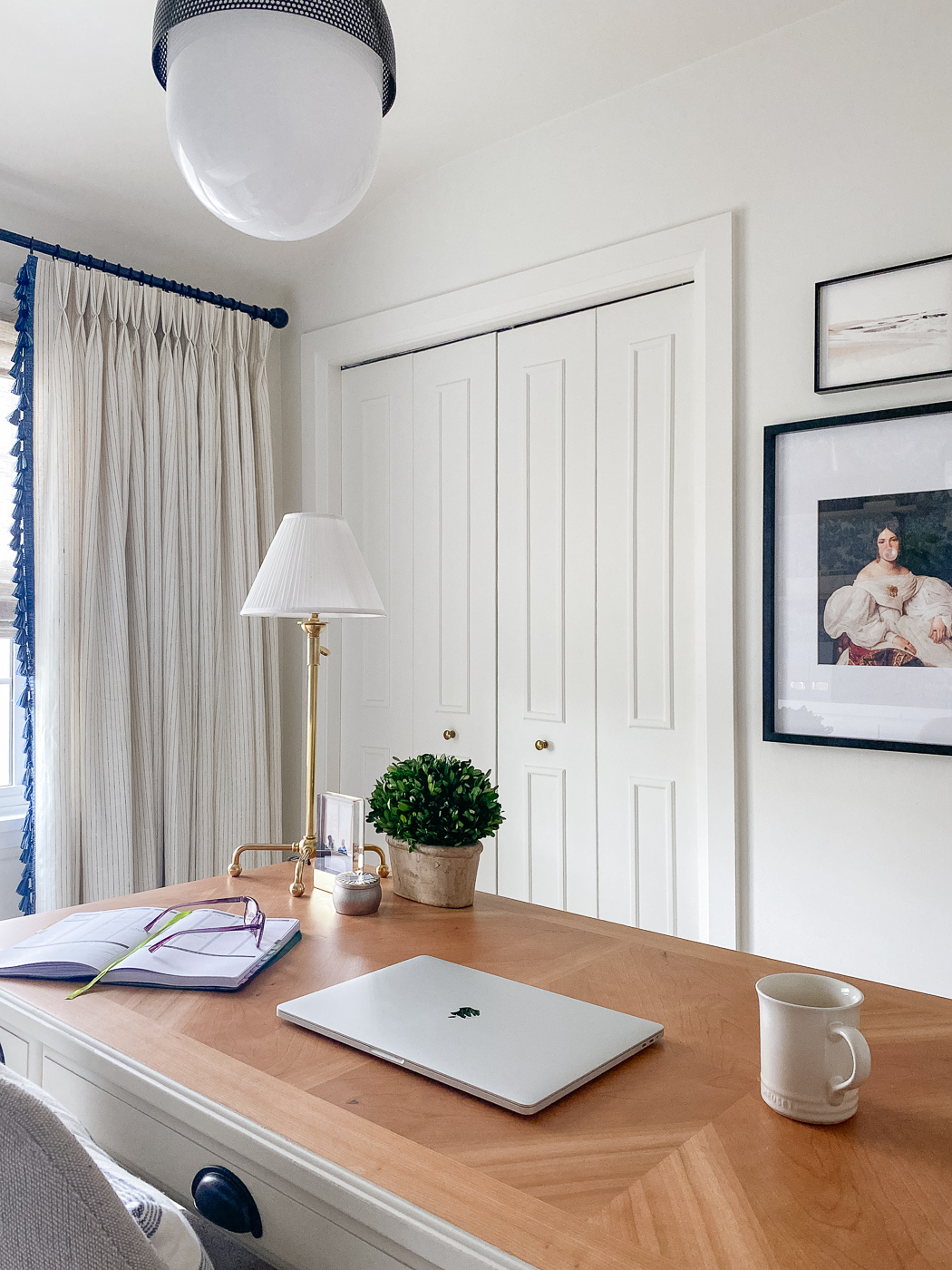 14 Ways to Hide Cables in Your Home Office