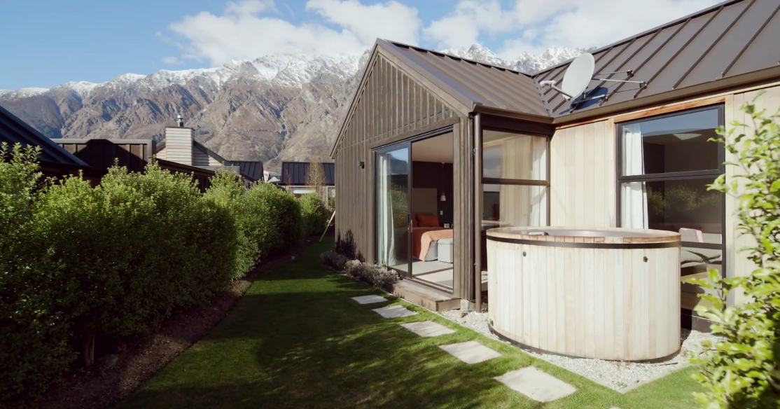 25 Interior Design Photos vs. 13 Torridon Ct, Jack's Point New Zealand Luxury Home Tour