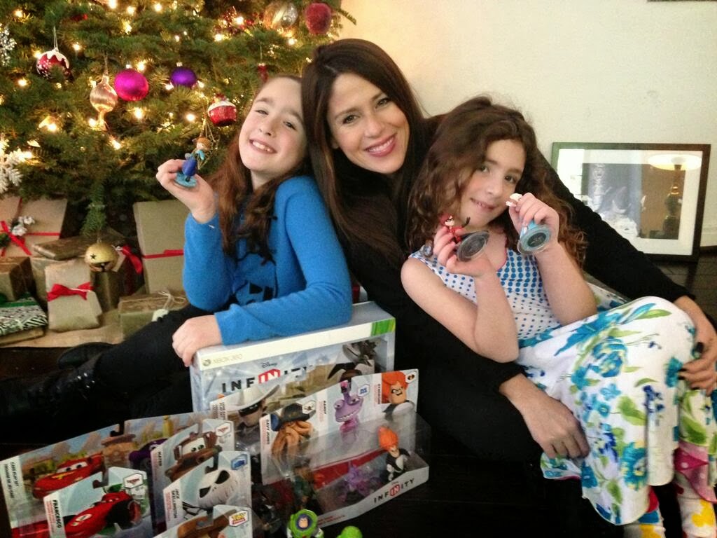 MIKE&TRICIA'S HOLLYWOOD DIRT REPORT