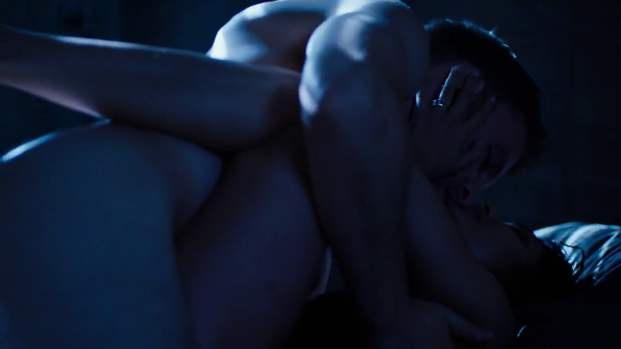 Max Riemelt nude in Sense8 2-06 "Isolated Above, Connected Below"...