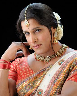 Tamil-actor-vikram-in-lady-getup-cinema.nowlix.com-2.jpg