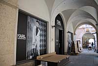 2. Karl Lagerfeld Store in München Neueröffnung am 05.09.2013 mit Damenmode, Accessoires, Tokidoki-Figuren