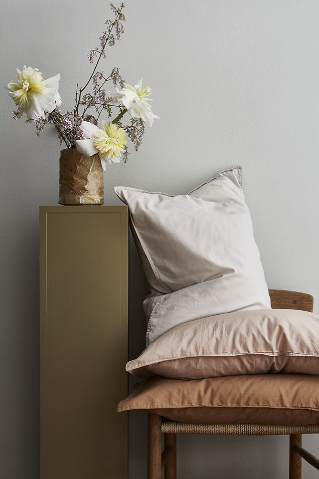 Organic Bedding in Summery Hues by Midnatt