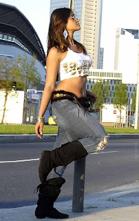 Ileana Romantic Pictures in Short Top and Jeans 1