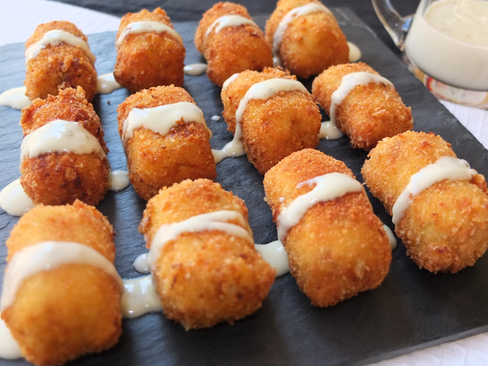 Cocinando con Lola García Croquetas de pollo y jamón al Roquefort.