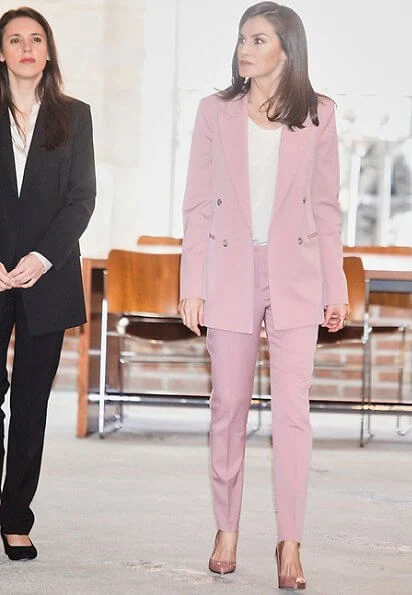 Queen Letizia wore Hugo Boss Jericoa stretch wool double-breasted blazer and trousers. Hugo Boss silk blouse, gold earrings
