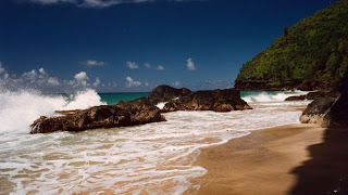 10 Pantai Paling Berbahaya di Dunia