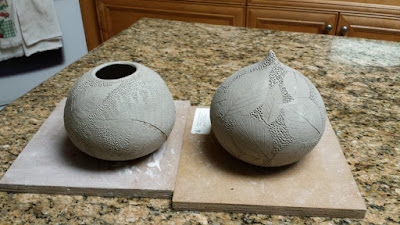 Ceramic pottery vessels with leaf imprints, fern fronds versus viburnum leaves.