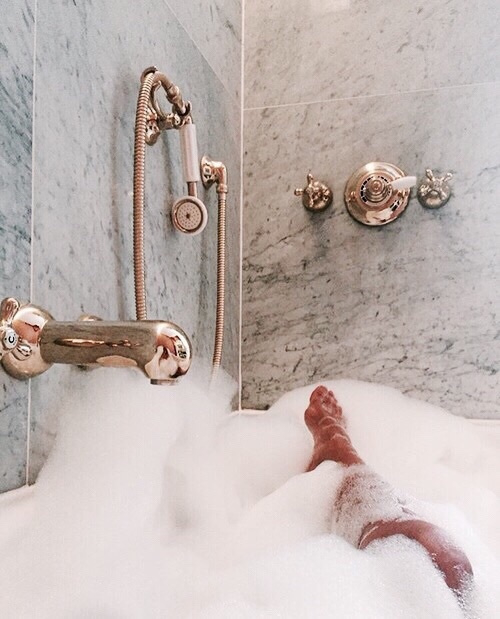 Décor Inspiration: 13 Stunning Marble Baths