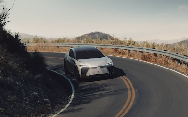 Toyota e Tesla estudam parceria para fabricação de SUV compacto elétrico