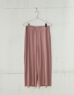 http://www.bershka.com/fr/femme/femme/pantalons/jupe-culotte-c%C3%B4tel%C3%A9e-c1521715p100442751.html