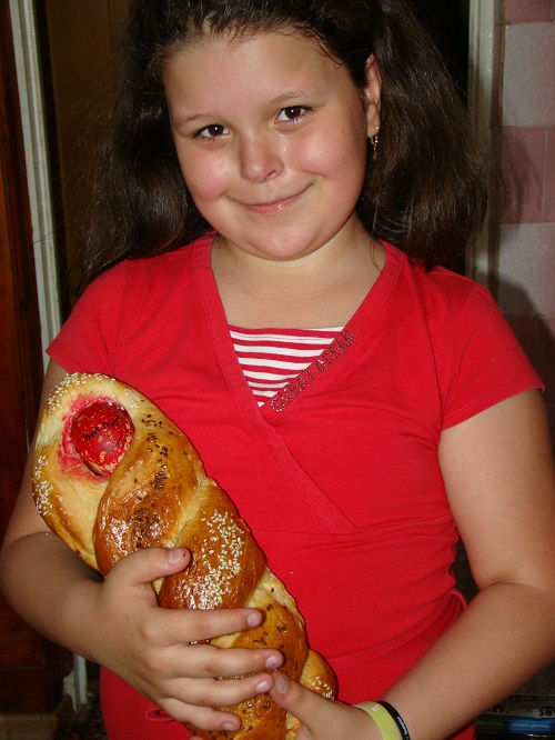 Cozonacel cu ou rosu, pentru copii