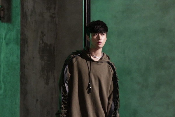 피지컬, 얼굴에 치이고 슈트핏에 한번 더 치인다는 아이돌 | 인스티즈