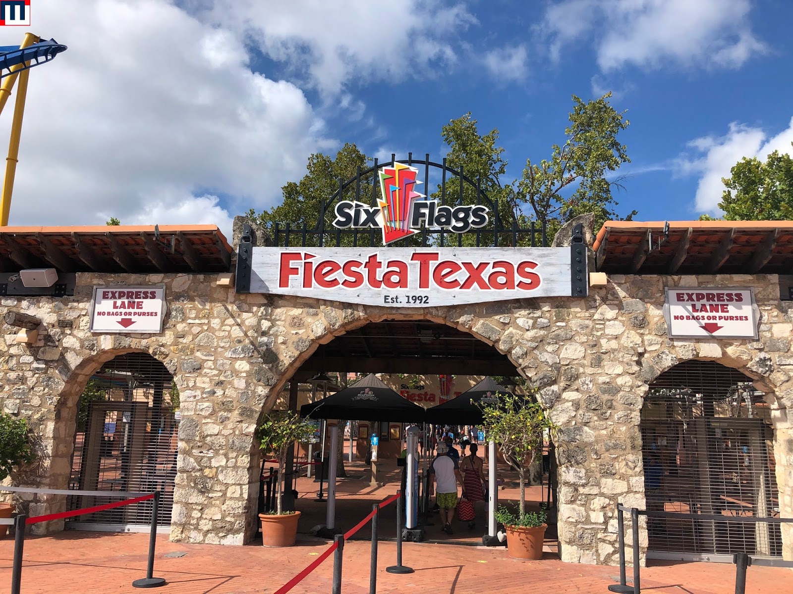 are dogs allowed in six flags fiesta texas