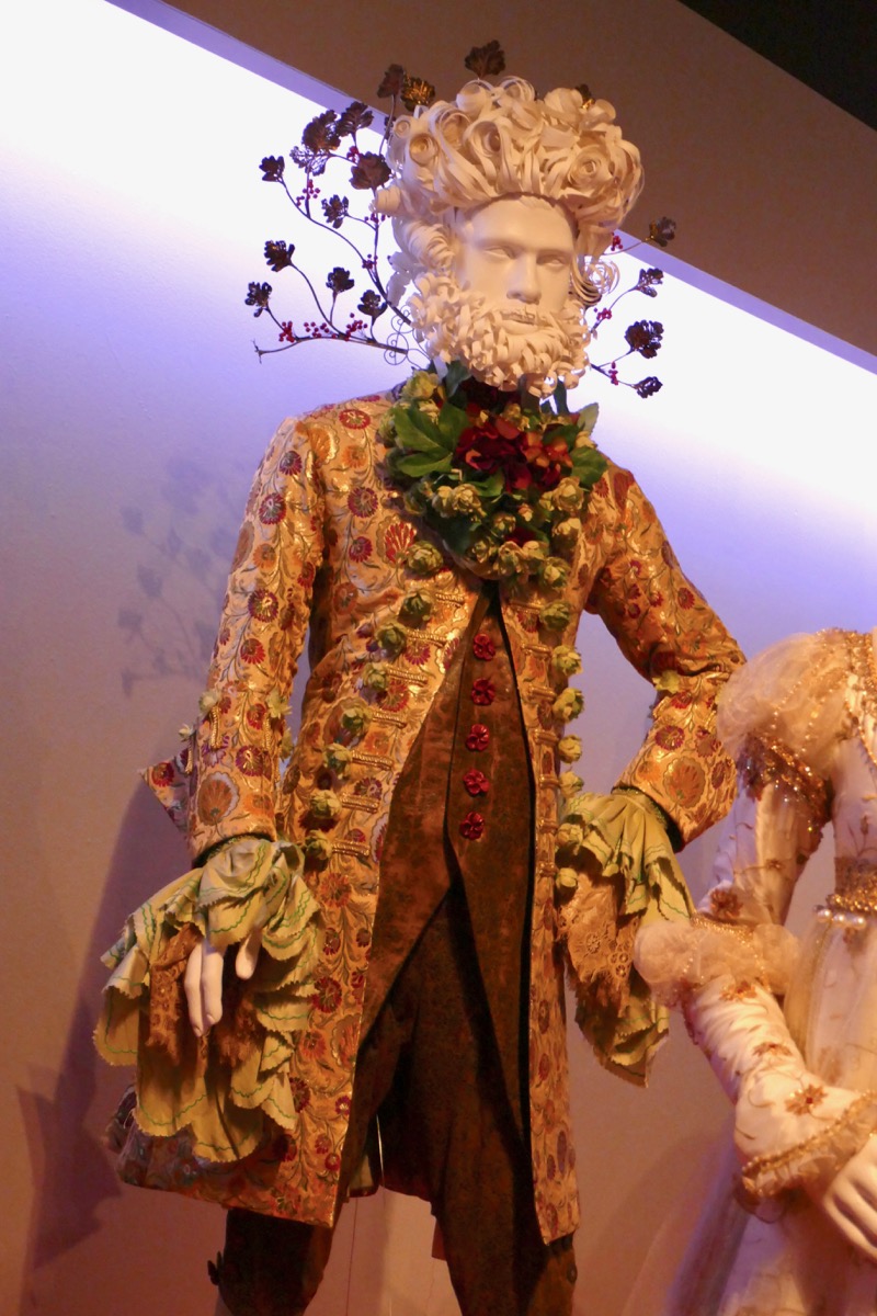 Hollywood Movie Costumes and Props Screenworn costumes from The