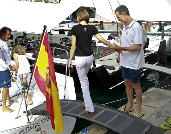 Spanish Royals visit the Royal Nautical Club