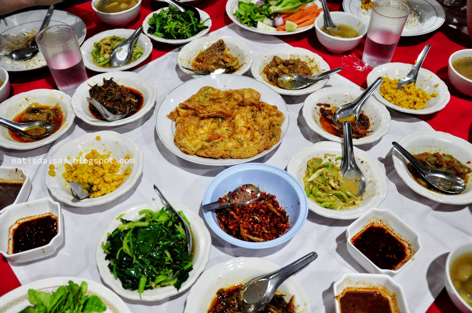 在桌上的缅甸食物 库存图片. 图片 包括有 正餐, 聚会所, 缓和, 食物, 的协助, 餐馆, 缅甸, 新鲜 - 43971425
