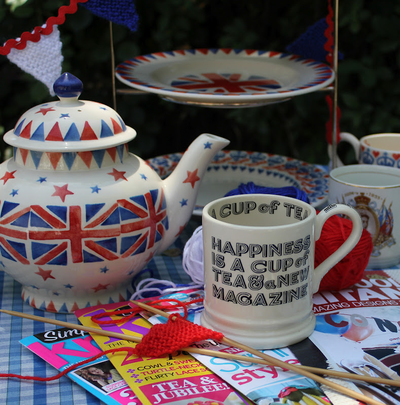 The Flitter Knitter I'm Knitting a Mini Jubilee Bunting!