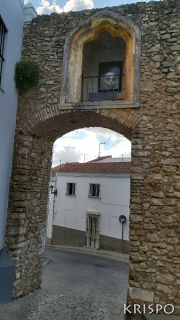 cara de un espectro en un arco de medina sidonia