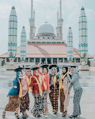 Gambar model hijab wisuda wajah bulat terbaru Gambar model hijab wisuda wajah bulat terbaru