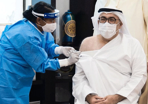 فيروس كورونا: أحدث مسؤول في الإمارات العربية المتحدة يتلقى لقاح COVID-19