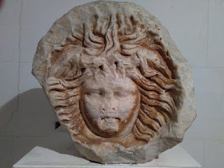 Fuente: Trabajo propio El gorgoneion de la medusa, icono de L'Hospitalet