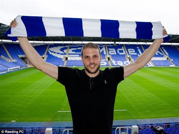 Oficial: El Reading ficha a Van den Berg