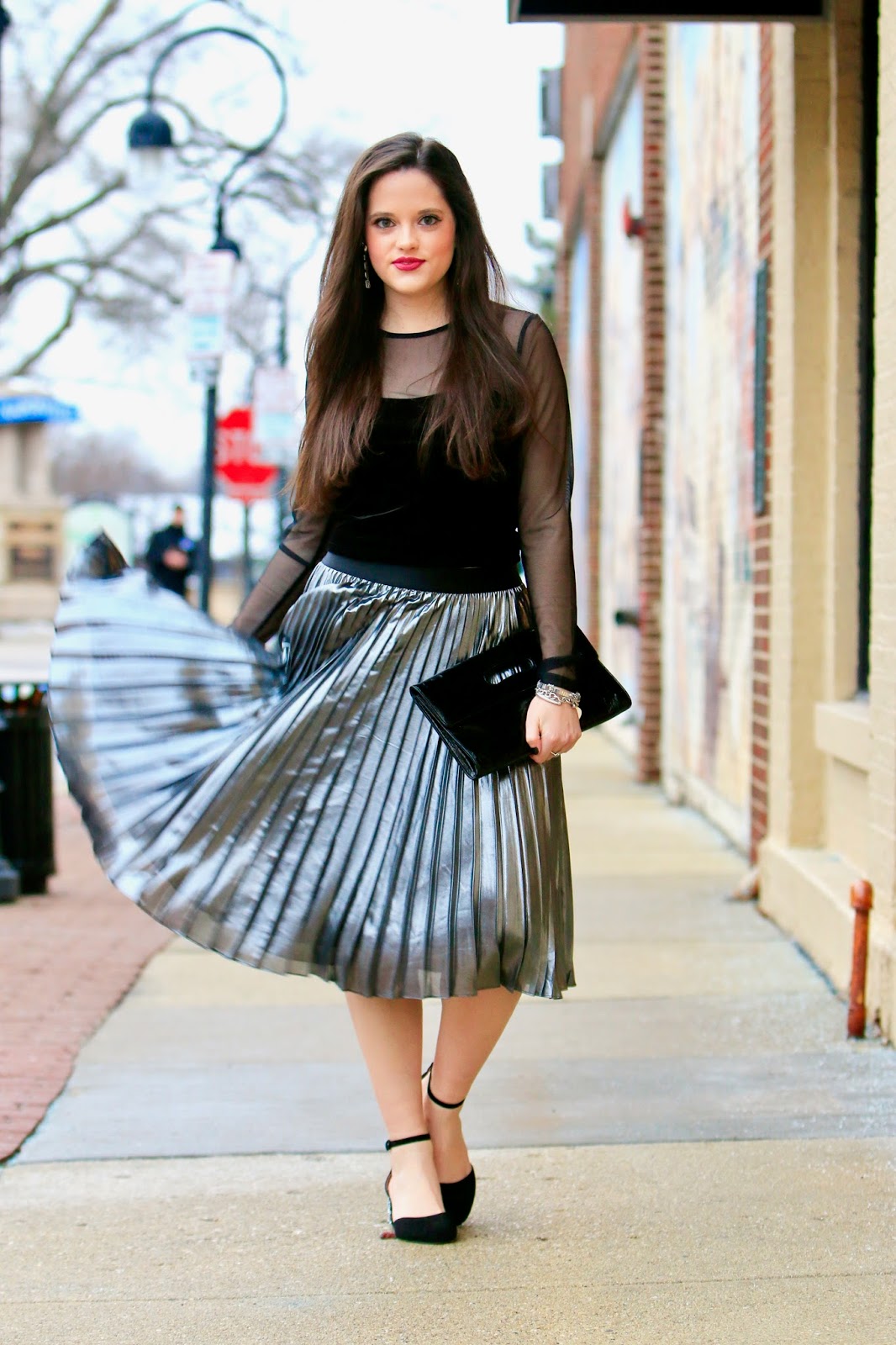 Kathleen's Fashion Fix: Silver Stunner // metallic pleated skirt ...