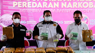 Bareskrim Polri Ungkap Peredaran 29,5 Kg Sabu, 44 Kg Ganja dan 1500 Ekstasi 1 Screenshot 20211004 220955