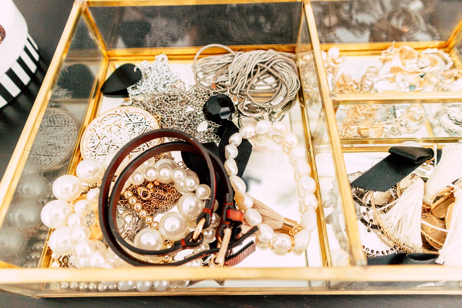 Big mamas home by Jenni S, Pukeutumispöytä - Äidin oma paikka lastentarvikepaljouden keskellä, koti ja sisustus, korut, asusteet, korut, asusteet, korvakorut, Laa Laa Living, statement korvakorut,