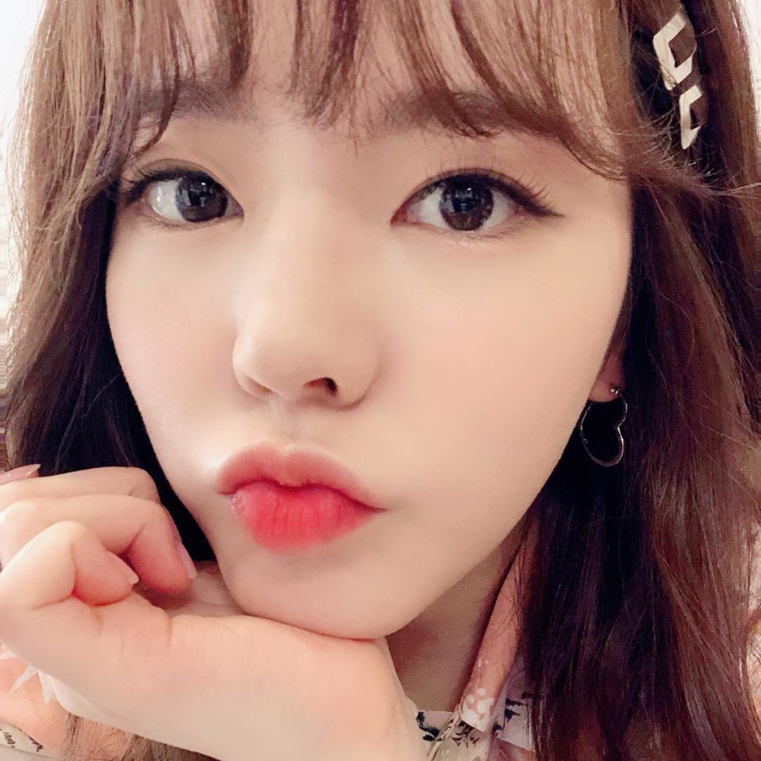 Snsd Sunny Cheers Fans With Her Adorable Selfies