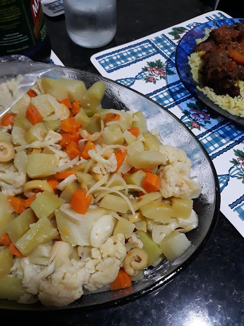 Salada de legumes e lombinho
