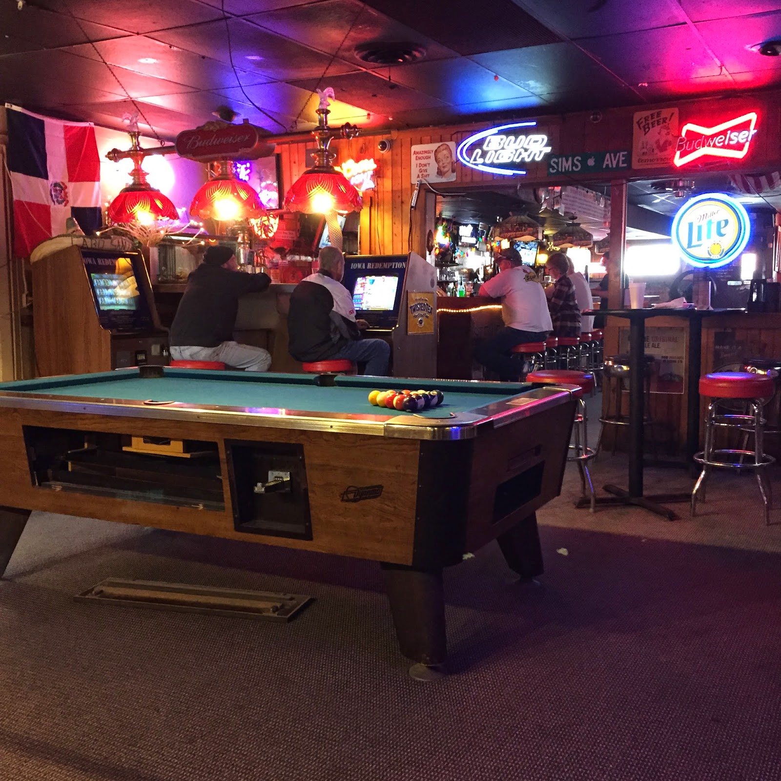 Date Night Des Moines Double dates and dive bars