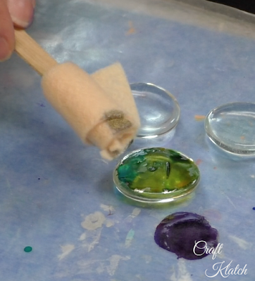 If you like to make jewelry and enjoy trying different mediums, alcohol ink on glass gives you a beautiful effect. You can create a pendant necklace that will be eye catching and great conversation starter! They are an easy craft, not to mention inexpensive and beautiful! DIY Alcohol Ink Pendants!!! alcohol ink, alcohol inks, pendants, jewelry, crafts, crafting, craft ideas, howto, handmade, craft, #howto #diy #diys #craft #crafts #crafting #howto #handmade #decor #repurpose Dauber dabbing glass gem with green and yellow ink